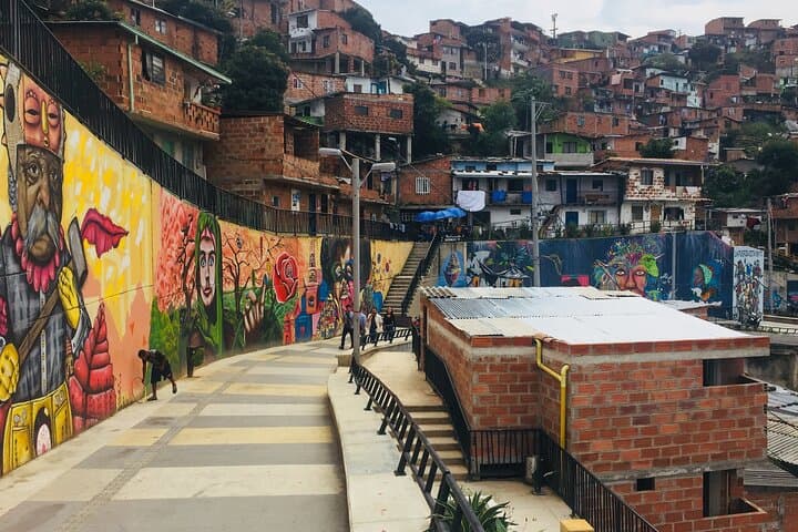 Comuna 13 Graffiti Private Tour: Medellín’s Street-Art Transformation photo 3