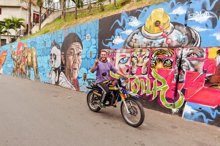 Comuna 13 Graffiti Private Tour: Medellín’s Street-Art Transformation