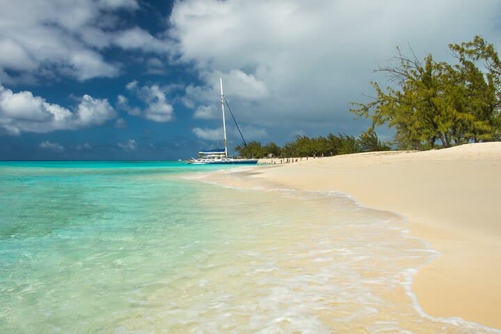 Private Turks and Caicos Island Tour: Grace Bay, Little Water Cay & Half Moon Bay