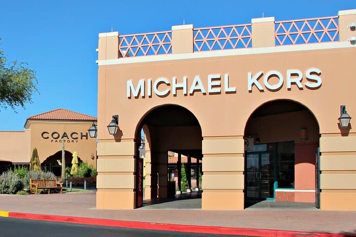 Private Shopping Tour from Phoenix to Outlets North Phoenix — Door-to-Door Outlet Experience photo 1