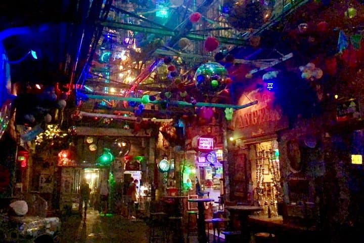 Budapest Ruin Pub Walking Tour with a Local Hostess — Jewish Quarter Night Out photo 2
