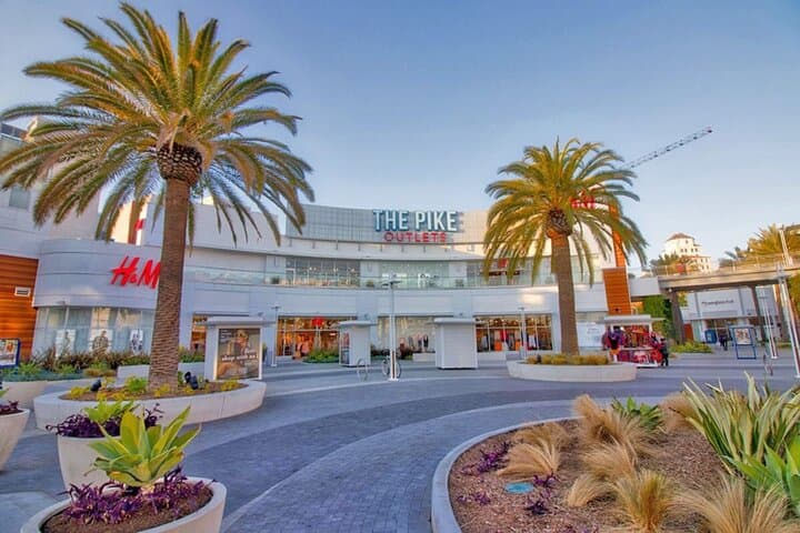 Private Shopping Tour from Los Angeles to The Pike Outlets (Long Beach) photo 1