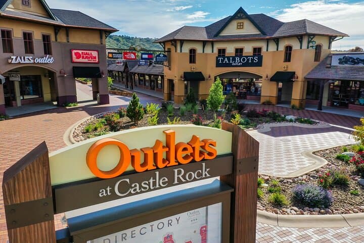 Denver to Outlets at Castle Rock: Private Shopping Tour & Outlet Guide