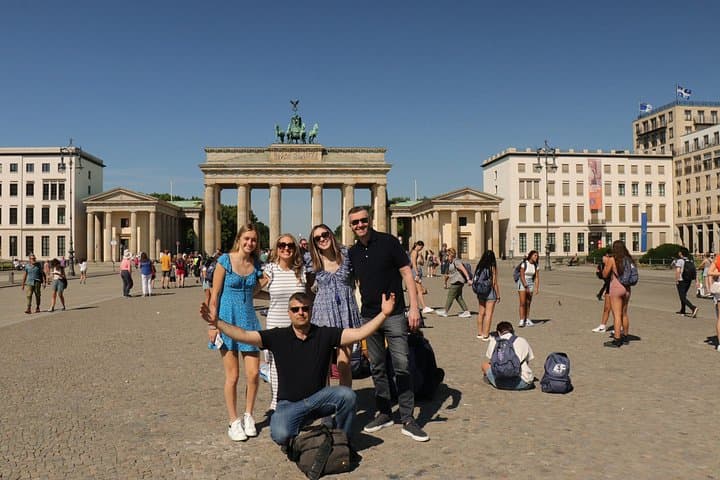 Private Berlin Photography & Chauffeured Sightseeing Tour — 4–5 Hour Luxury City Experience photo 3