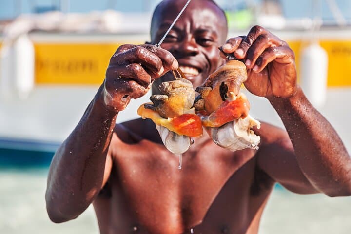Private Seaside Scavenger Hunt & Conch-Hunting Tour in Providenciales photo 2