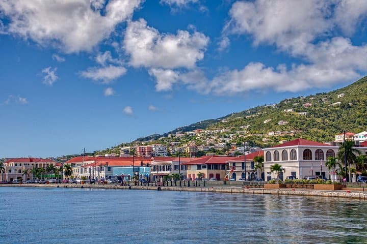 Private Scenic Historical Tour to Fort Charlotte and Queen's Drive — Kingstown Highlights