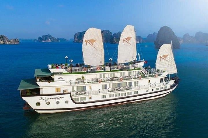 2-Day Bai Tu Long Bay Junk Cruise: Kayaking, Caves & Floating Villages photo 2