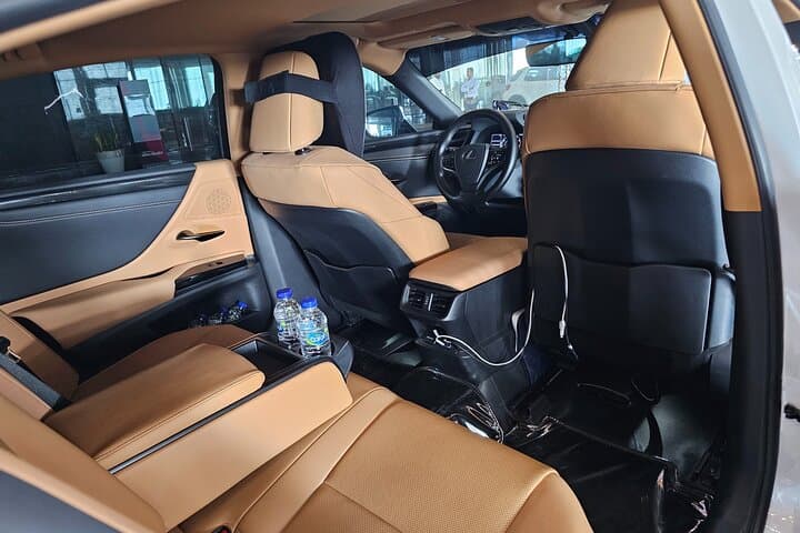 VIP Abu Dhabi Airport Transfer — Private Lexus ES 350 Chauffeur Service photo 4