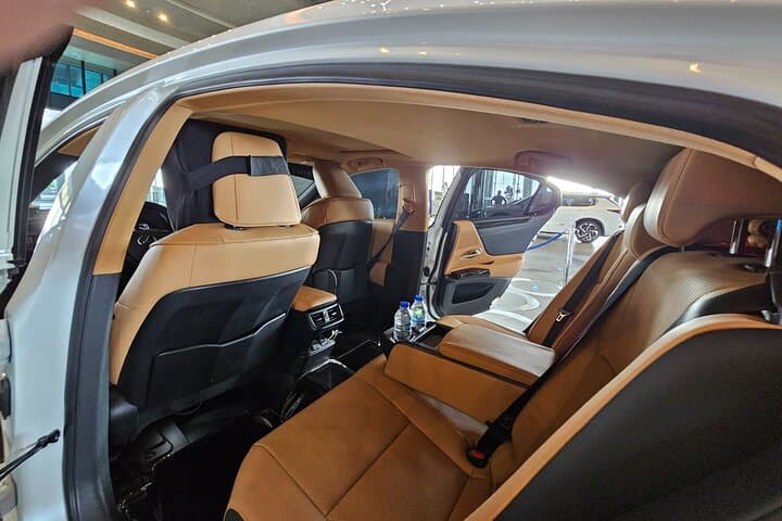 VIP Abu Dhabi Airport Transfer — Private Lexus ES 350 Chauffeur Service photo 6
