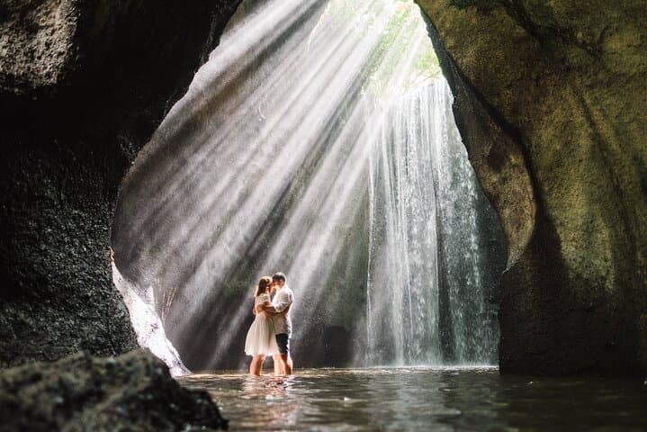 Private Bali Waterfalls Day Tour from Ubud: Tibumana, Tukad Cepung, Kanto Lampo & Tegenungan