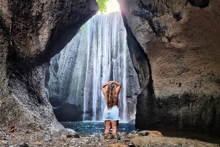 Private Bali Waterfalls Day Tour from Ubud: Tibumana, Tukad Cepung, Kanto Lampo & Tegenungan photo 5