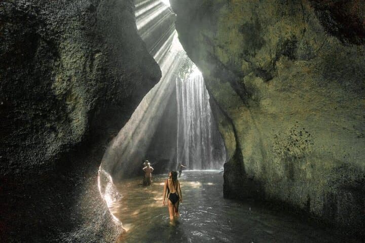 Private Bali Waterfalls Day Tour from Ubud: Tibumana, Tukad Cepung, Kanto Lampo & Tegenungan photo 6