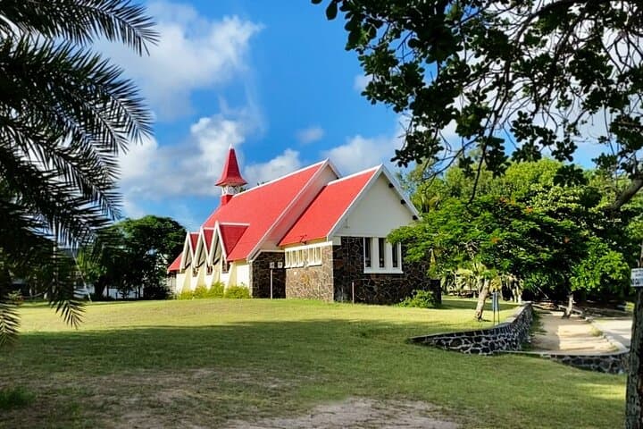 North Mauritius Full-Day Private Tour: Pamplemousses, Port Louis & L'Aventure du Sucre photo 2