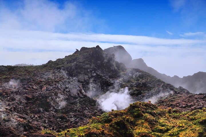 Summit La Soufrière: Private Volcano Hike from Kingstown