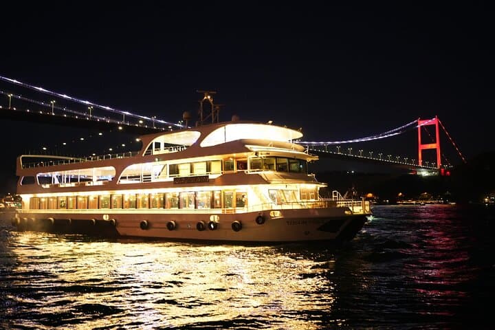 Bosphorus Evening Cruise: Istanbul Dinner Yacht with Live Shows & Private Table