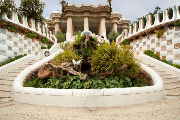 Full-Day Barcelona City Tour and La Roca Village Outlet Experience photo 4