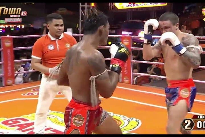 Experience Kun Khmer: Phnom Penh Traditional Kickboxing Show & Tuk-Tuk Transfer photo 3