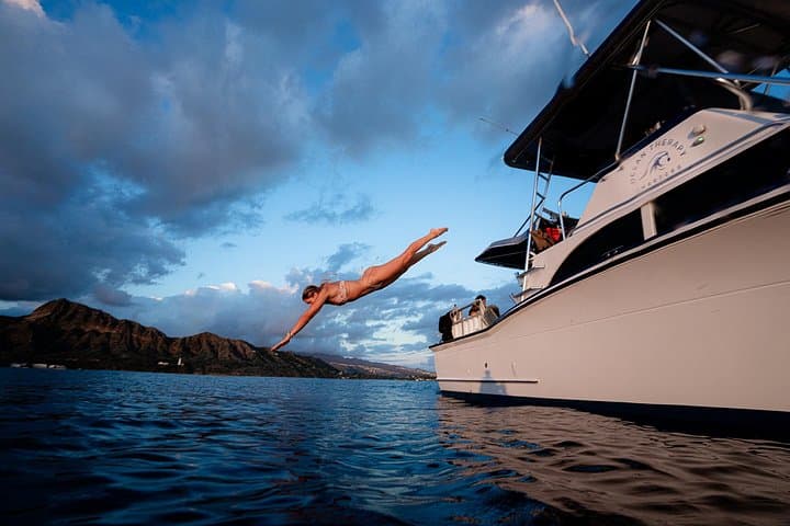 Private 3.5-Hour Waikiki Snorkel Charter to Turtle Canyon & Reefs photo 1