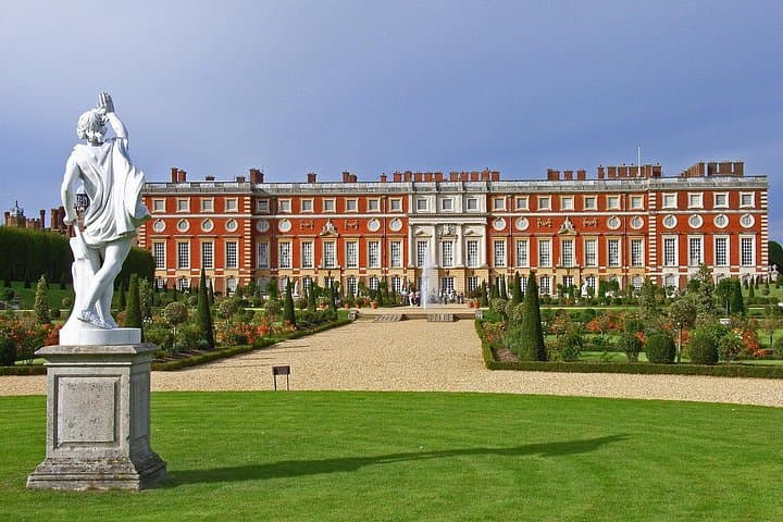 Explore Hampton Court Palace: Private Skip-the-Line Tour of Tudor and Baroque Heritage