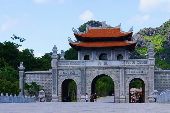 One-Day Ninh Binh: Mua Cave Hike, Bai Dinh Pagoda & Trang An Boat Cruise photo 3