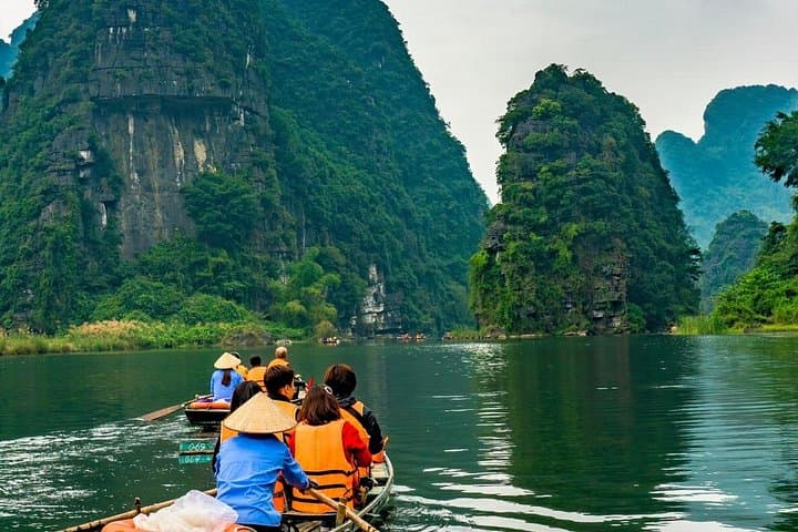 One-Day Ninh Binh: Mua Cave Hike, Bai Dinh Pagoda & Trang An Boat Cruise photo 4