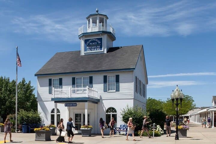 Chicago Private Shopping Shuttle to Lighthouse Place Premium Outlets
