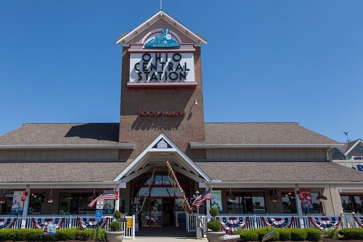 Private Shopping Tour from Cleveland to Ohio Station Outlets — Roundtrip Outlet Shuttle photo 1