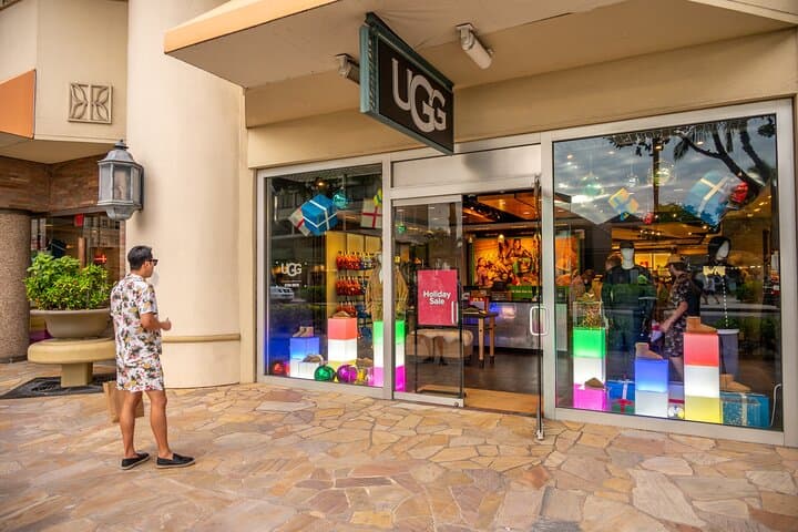 Honolulu to Waikele Premium Outlets: Private Shopping Tour with Roundtrip Transfer photo 2