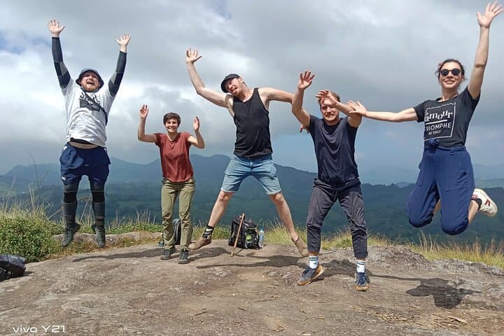 Full-Day Chokaramudi Trek: 21 km Munnar Tea-Plantation & Spice Route
