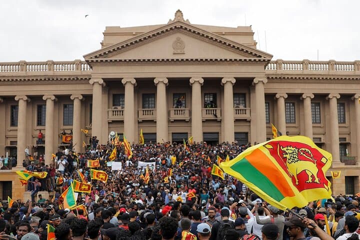 Colombo Social and Political Walk: Guided Documentary-Style City Tour