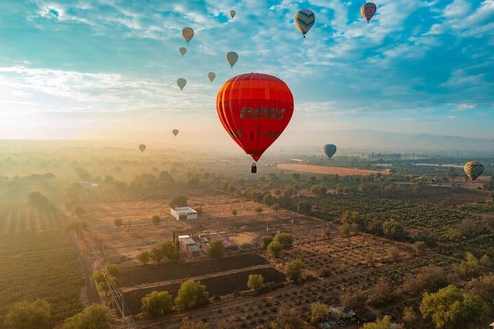 Sunrise Hot-Air Balloon Over Teotihuacán with Buffet Breakfast photo 3