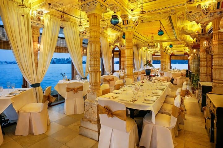 Moonlit Dinner at Jag Mandir: Lake Pichola Private Boat Transfer & Three-Course Meal photo 4