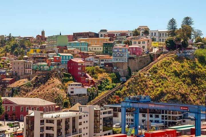 Full-Day Private Tour of Valparaíso & Viña del Mar — Wine Valleys, Beaches and Street Art
