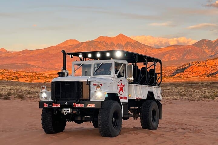 Chasing Moab Sunsets: Off-Road Backcountry Tour and Dinosaur Track Exploration photo 2