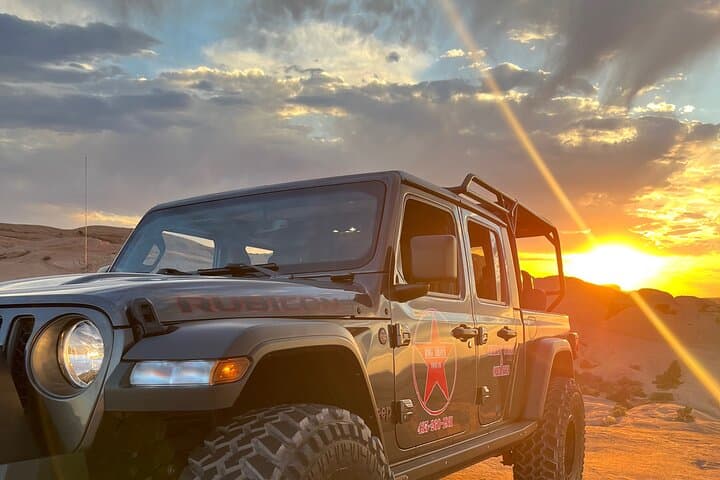 Chasing Moab Sunsets: Off-Road Backcountry Tour and Dinosaur Track Exploration photo 4