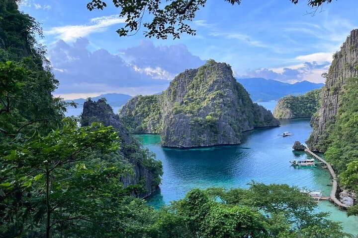 Coron Island Ultimate Tour: Private Boat to Kayangan Lake, Twin Lagoon & Barracuda Lake