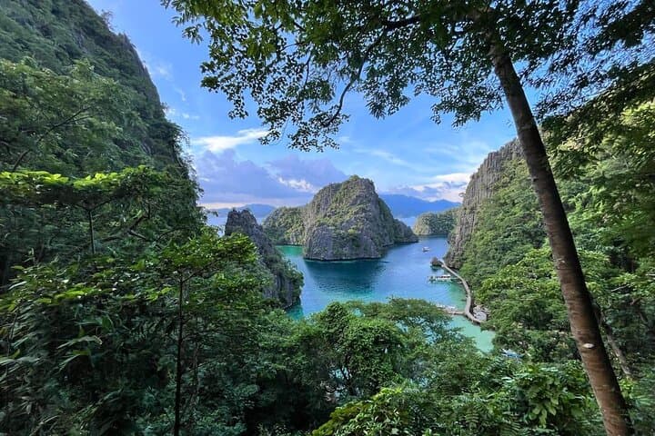 Coron Island Ultimate Tour: Private Boat to Kayangan Lake, Twin Lagoon & Barracuda Lake photo 2