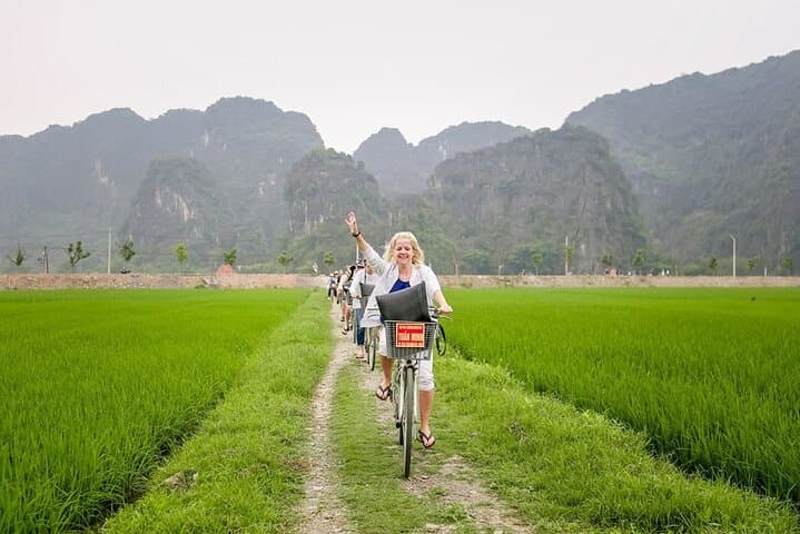 Ninh Binh Full-Day: Hoa Lu, Trang An Boat & Mua Cave Viewpoint Tour photo 4