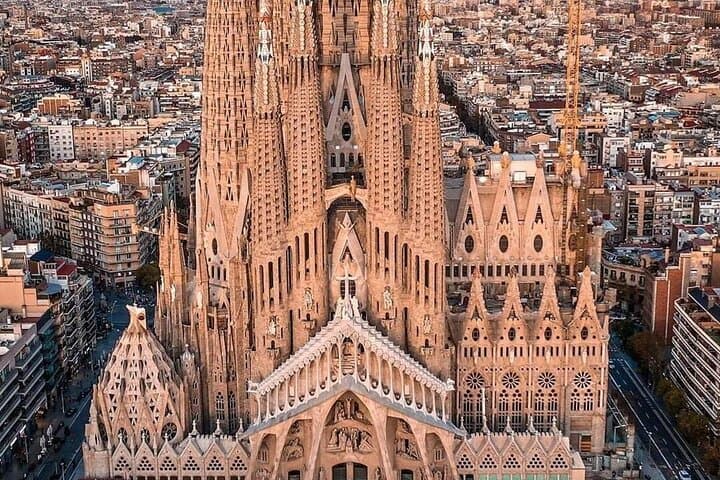 Full-Day Barcelona City Tour and La Roca Village Outlet Experience photo 3