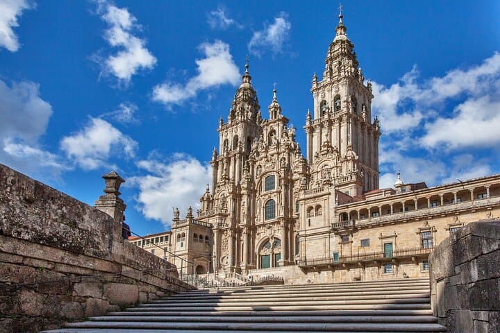 Private Full-Day Tour to Santiago de Compostela and Valença from Porto photo 4