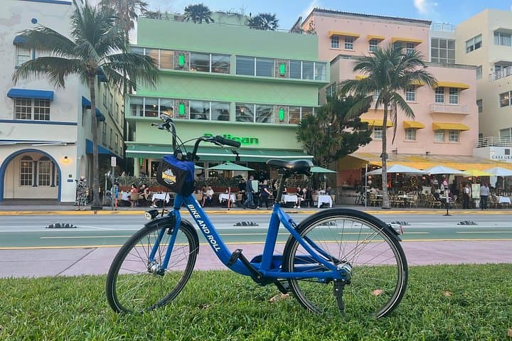 Miami Beach Bike Rental: Explore Ocean Drive, Art Deco & Venetian Causeway photo 2