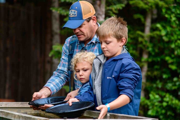 Musher's Camp & Dyea Gold Panning — Skagway Dog Mushing Experience photo 4
