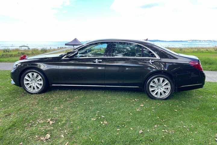 Auckland Luxury Day Tours: Chauffeured Transfers to Waitomo & Hobbiton photo 3
