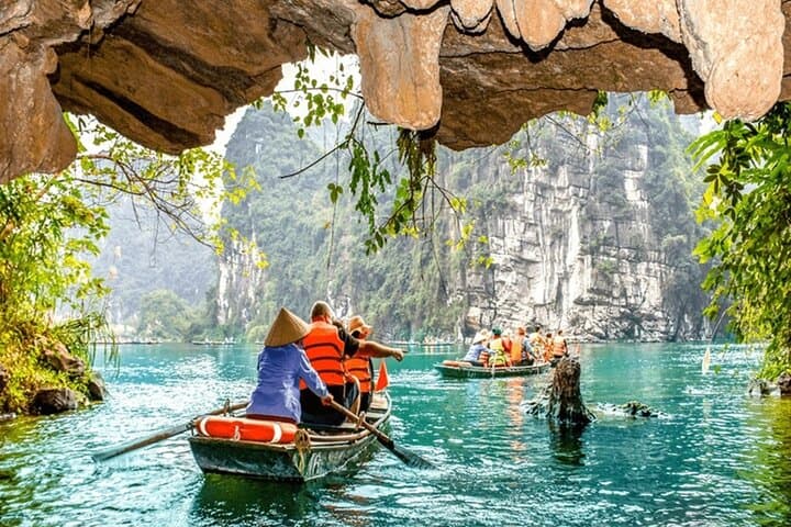 Ninh Binh Day Trip: Bai Dinh, Trang An Boat & Mua Cave Panorama photo 3