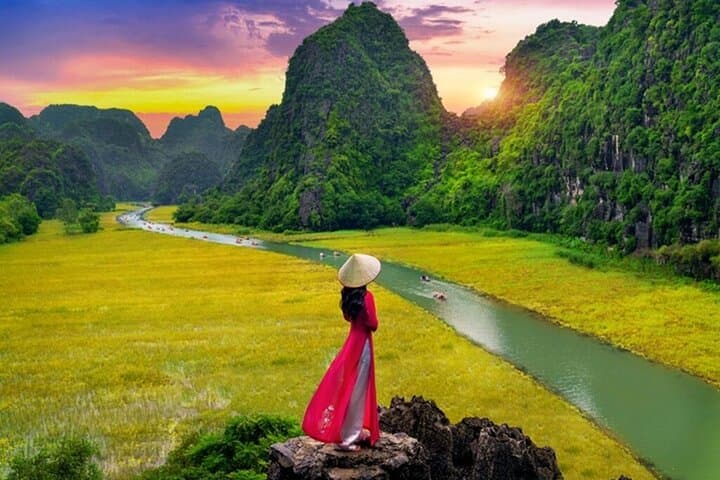 Ninh Binh Day Trip: Bai Dinh, Trang An Boat & Mua Cave Panorama photo 2