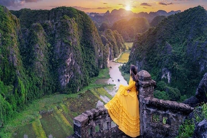 Ninh Binh Full-Day: Hoa Lu, Trang An Boat & Mua Cave Viewpoint Tour