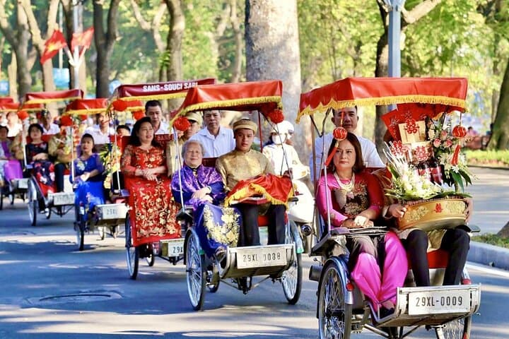 Hue Cyclo Street Food Tour: Secret Eats & Cultural Ride