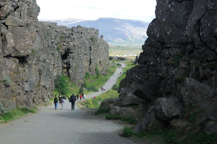 Private German-Speaking Golden Circle Tour from Reykjavík — Waterfalls, Geysers & Þingvellir photo 3