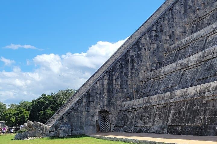 Chichén Itzá Day Tour: Swim Ik Kil Cenote & Explore Izamal from Mérida photo 3