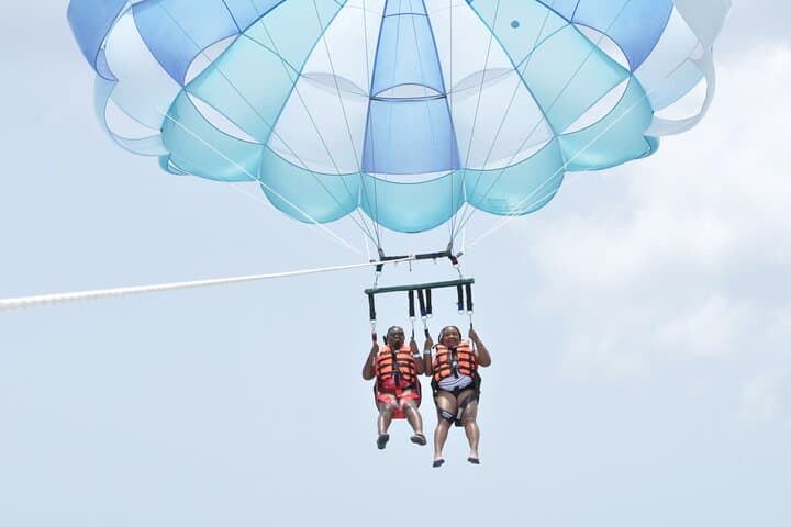 Parasailing in Cozumel: 15-Min Flight with Locker & Pool Access photo 6